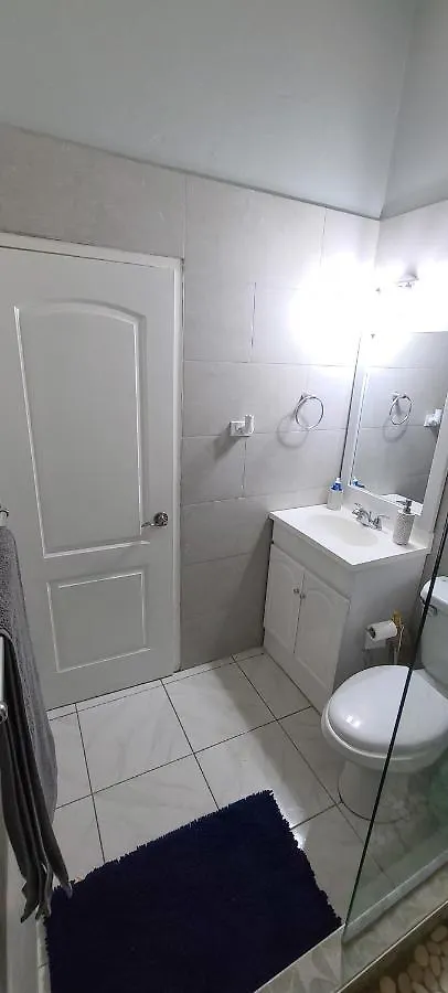 Apartment Cheerful 2 - Bedroom Townhouse With Free Parking In New Kingston Jamaica