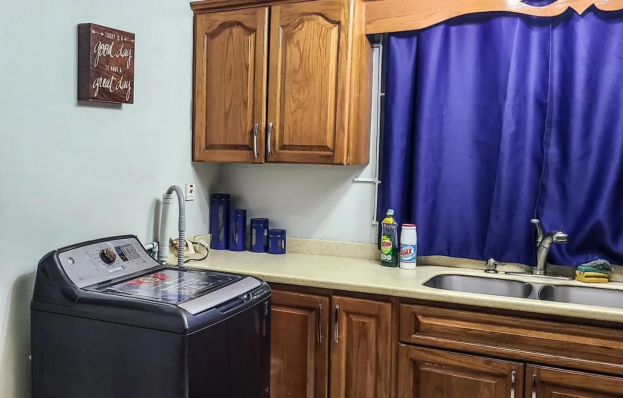 Cheerful 2 - Bedroom Townhouse With Free Parking In New Kingston Apartment